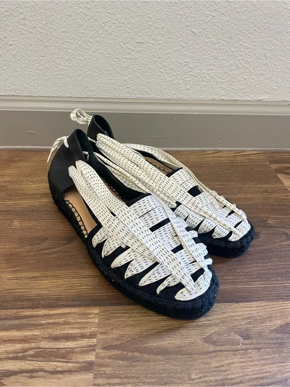 NAGUISA Sukha Lace Up Flat Espadrille‎ Shoes Size 41/9.5